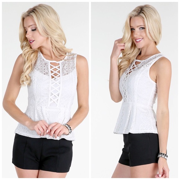 Tops - 🎉HP Stunning lace detail stretch peplum top!